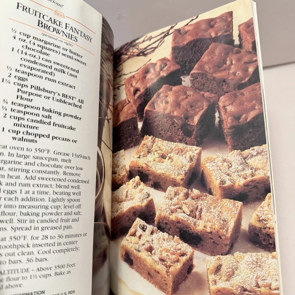 Cookbook Cookies Pillsbury Brownies Choc Chip Baking Bake Book VTG Retro Decor
